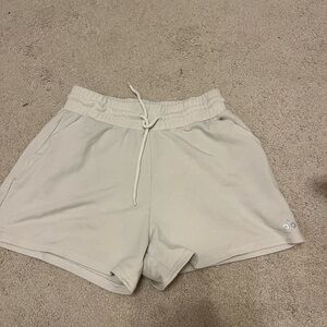 ALO Yoga Cream Women's Shorts